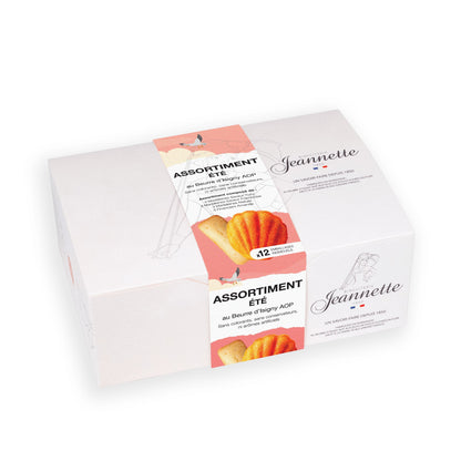 Boîte d'une assortiment de madeleines et financiers